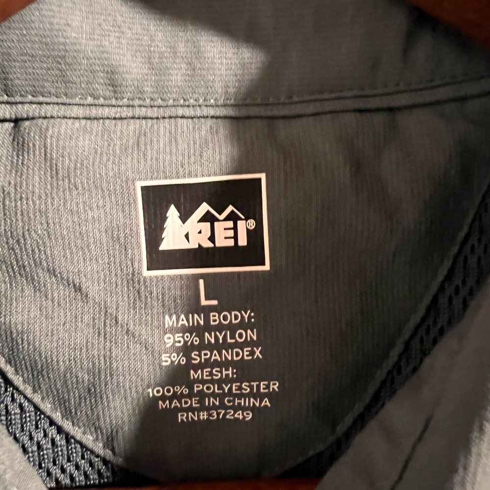 REI - Picture 2 of 6
